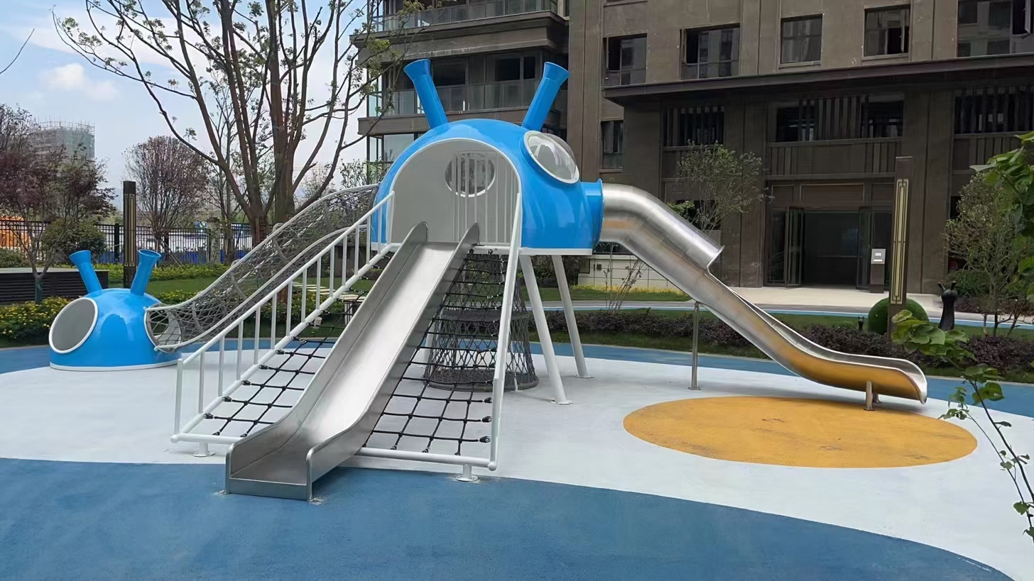 星际乐园球体滑梯