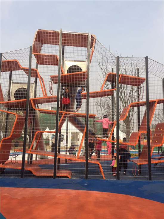 户外立体迷宫呼啦墙